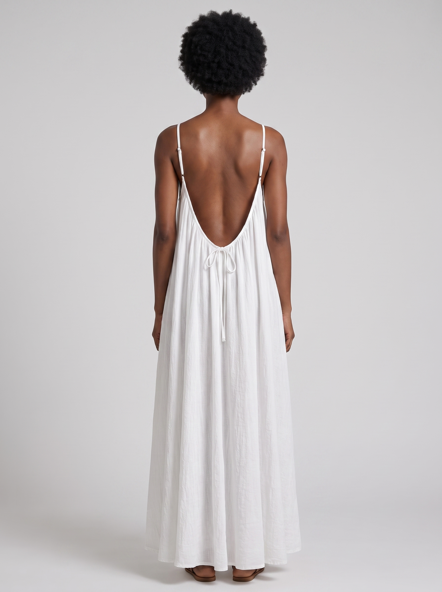 Vestido Espalda Escultural con Tirantes Ajustables