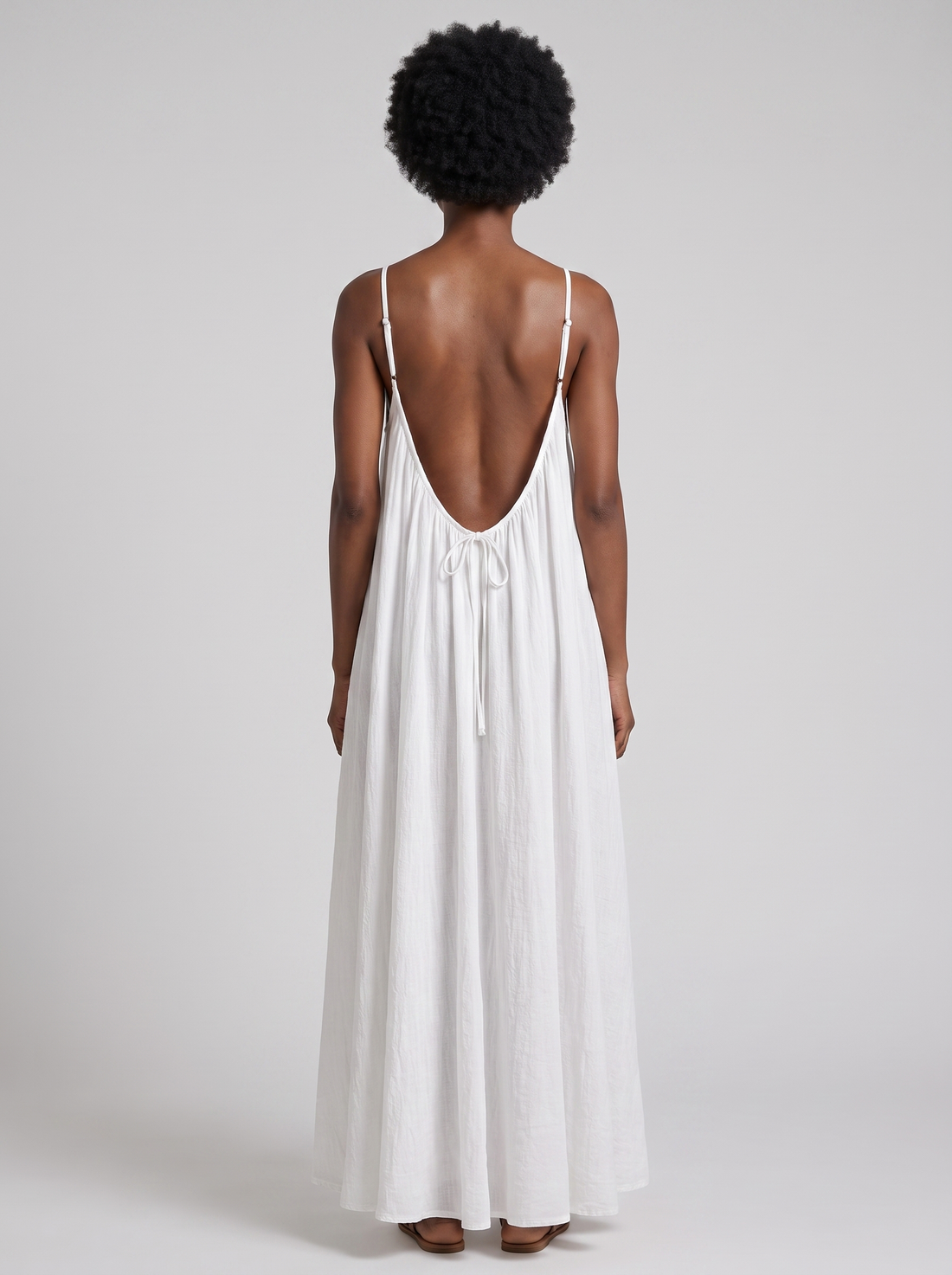 Vestido Espalda Escultural con Tirantes Ajustables