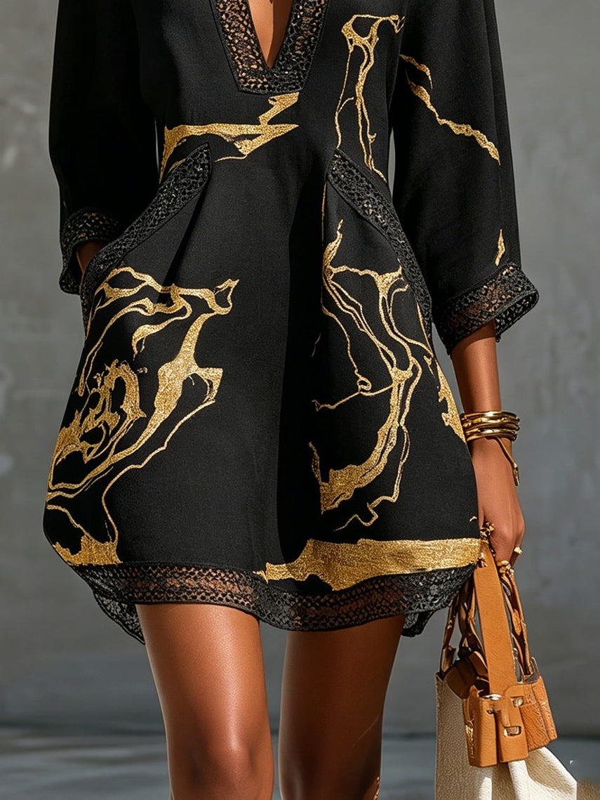 Donatella | Mini Vestido Negro con Estampado Mármol Dorado y Encaje de Crochet