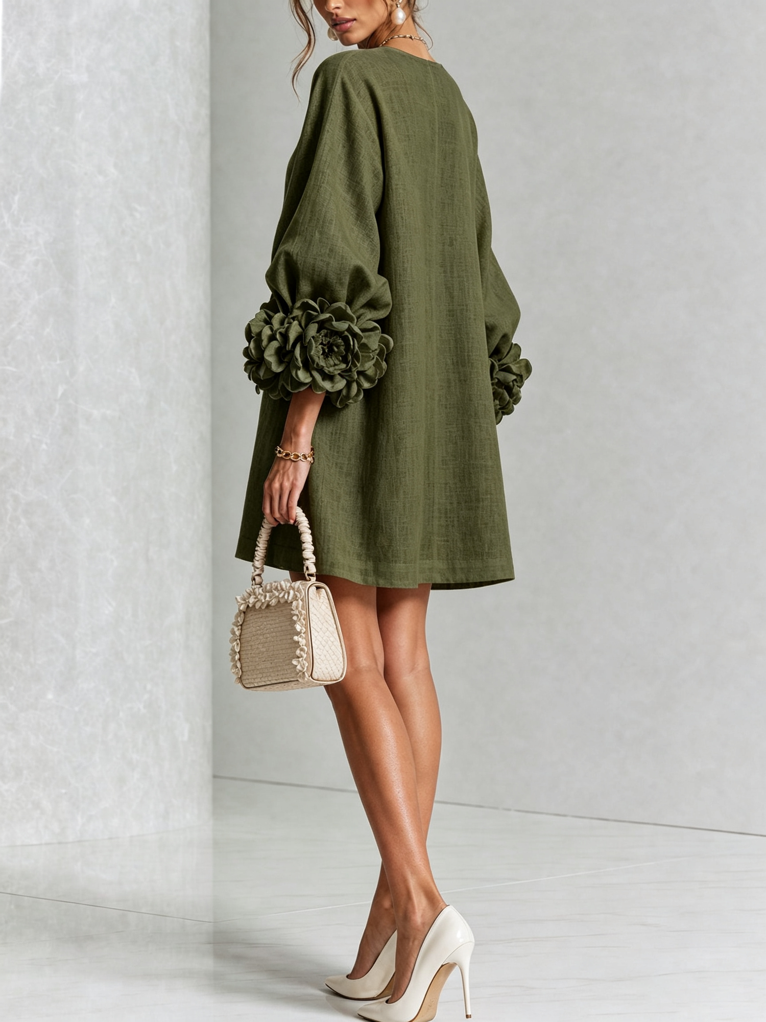 Aurora | Vestido Mini con Botones Florales y Puños en Rosetón