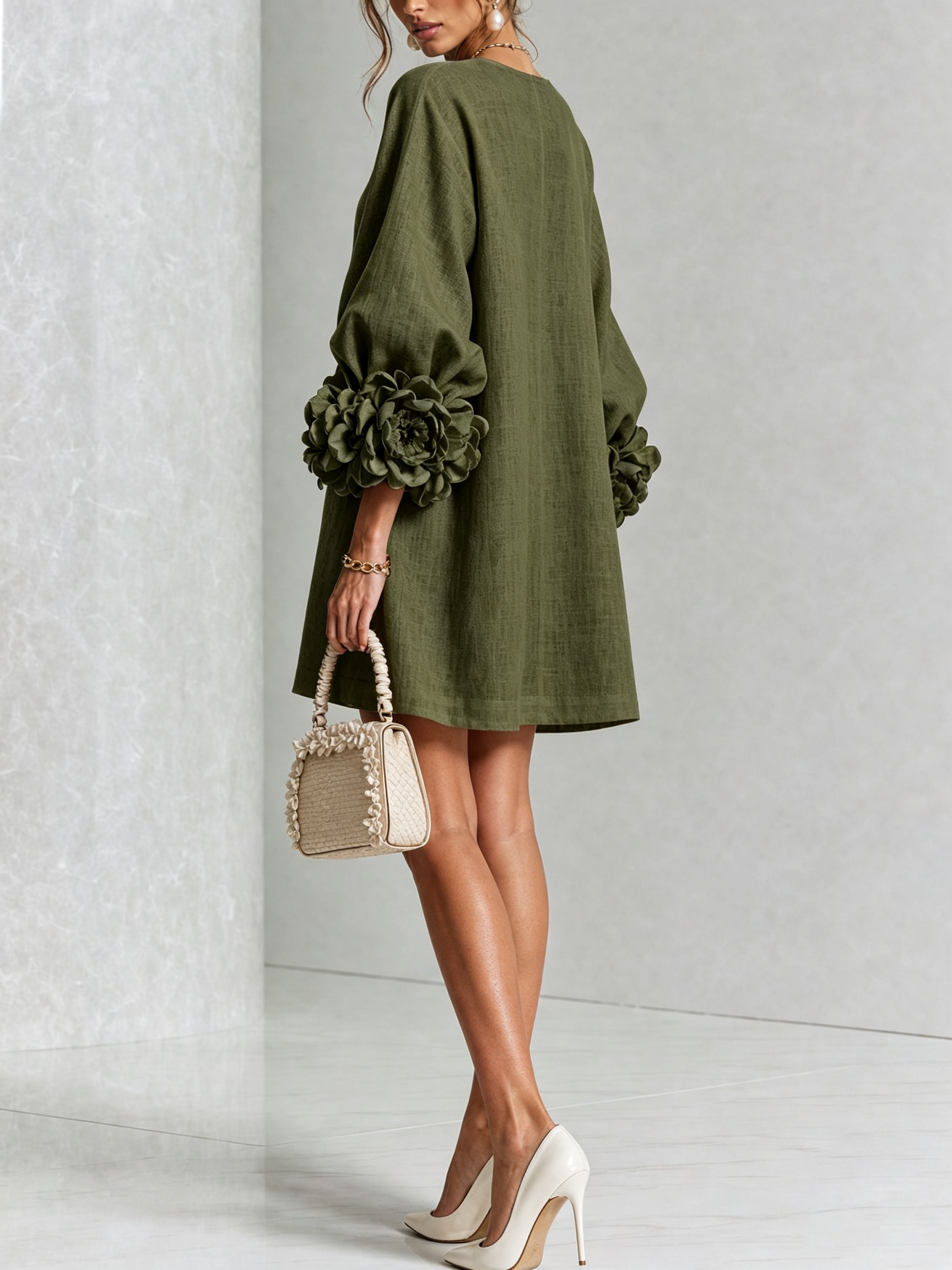 Aurora | Vestido Mini con Botones Florales y Puños en Rosetón