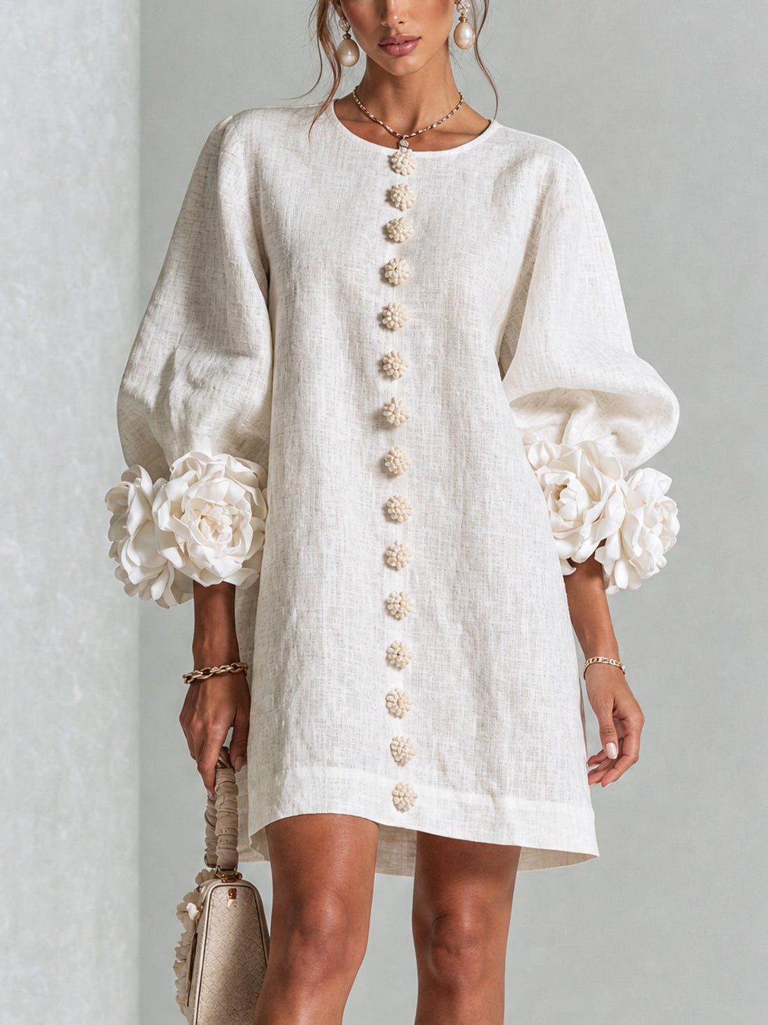 Aurora | Vestido Mini con Botones Florales y Puños en Rosetón