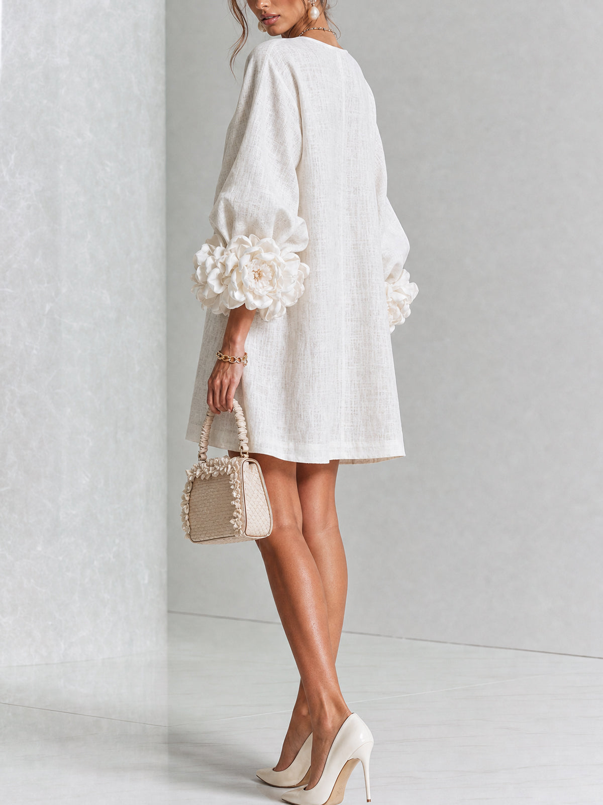 Aurora | Vestido Mini con Botones Florales y Puños en Rosetón