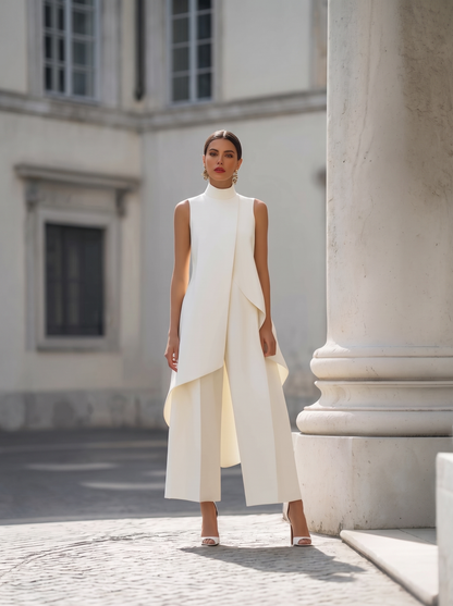 Mono Lucía blanco de cuello alto y pantalón ancho, cuerpo entero